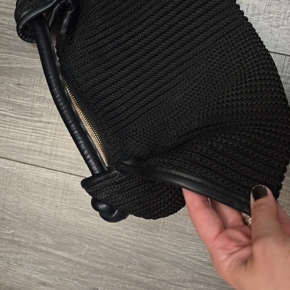 Elegant Black Knit Clutch. Exelent Used Conditon.